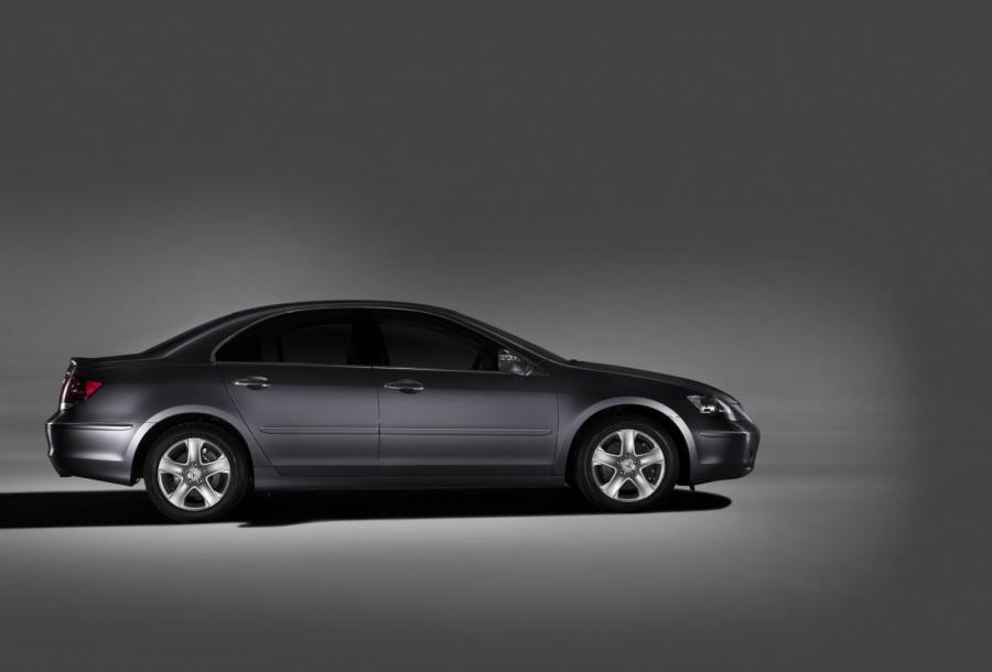  Honda Legend 2004 года  (фото 40 из 68)